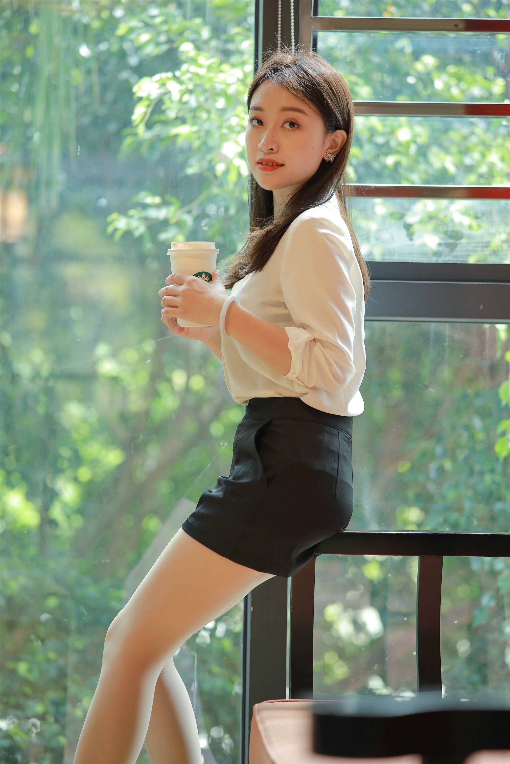 964: Beauty on the Sofa by Xiaojie